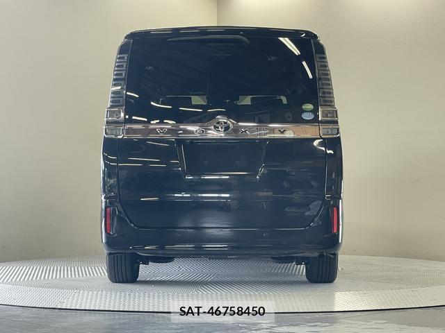 Toyota VOXY 2019-03 8285140-17