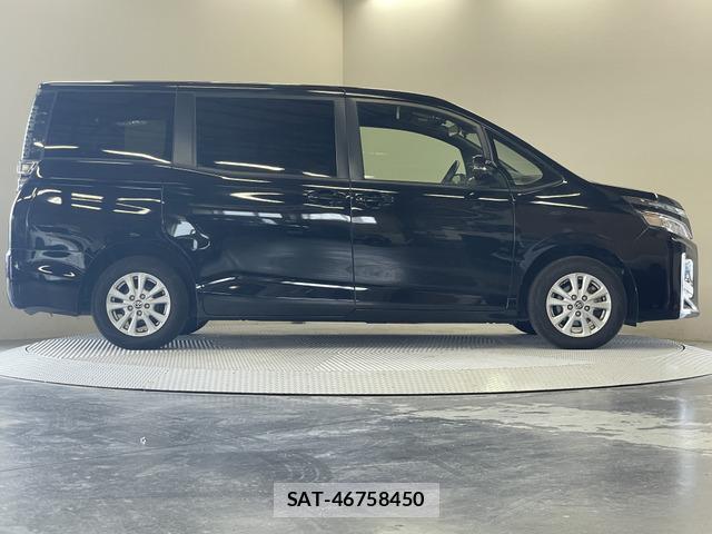 Toyota VOXY 2019-03 8285140-18