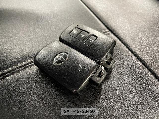Toyota VOXY 2019-03 8285140-4
