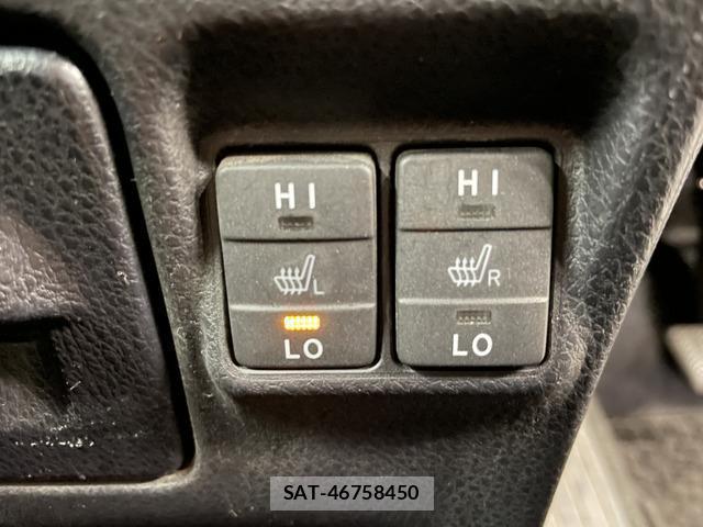 Toyota VOXY 2019-03 8285140-6