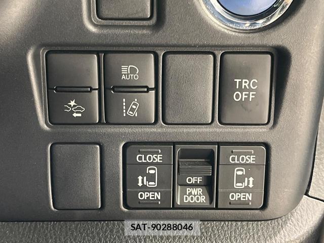 Toyota VOXY 2021-02 8285178-6