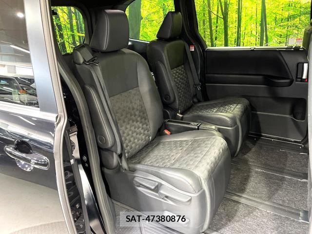 Toyota VOXY 2024-06 8285203-9