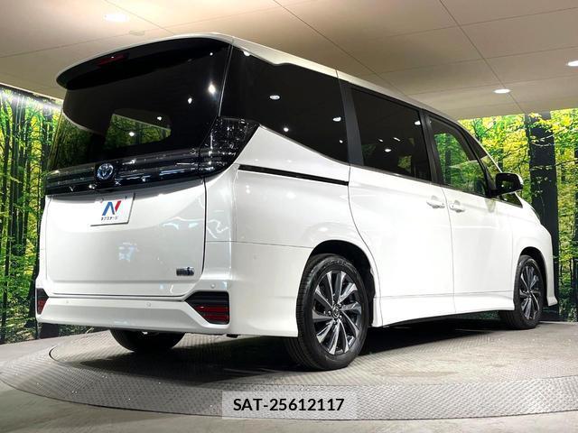 Toyota VOXY 2023-07 8285207-16