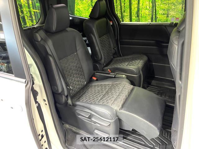 Toyota VOXY 2023-07 8285207-8