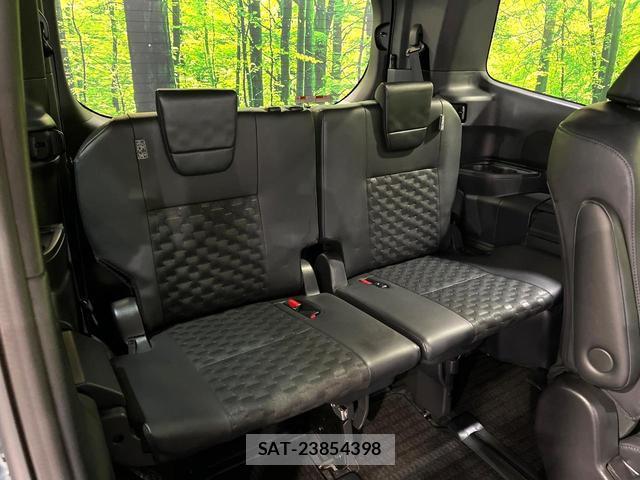 Toyota VOXY 2024-06 8285211-10