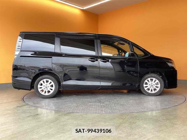 Toyota VOXY 2018-01 8285398-10