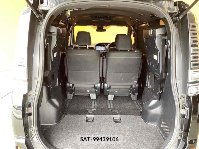 Toyota VOXY 2018-01 8285398-11