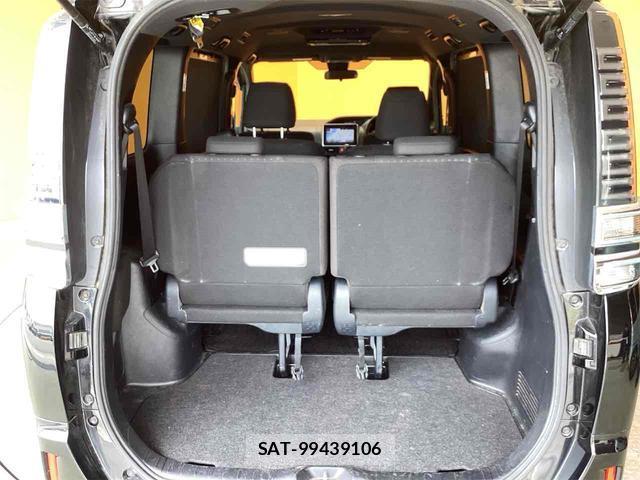 Toyota VOXY 2018-01 8285398-12
