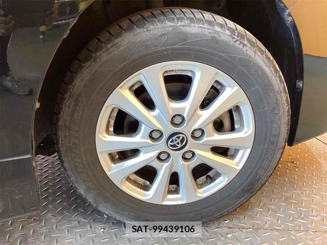 Toyota VOXY 2018-01 8285398-15