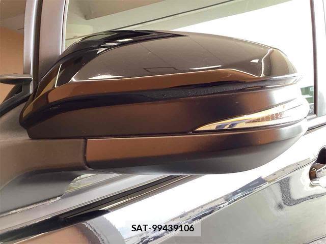 Toyota VOXY 2018-01 8285398-19