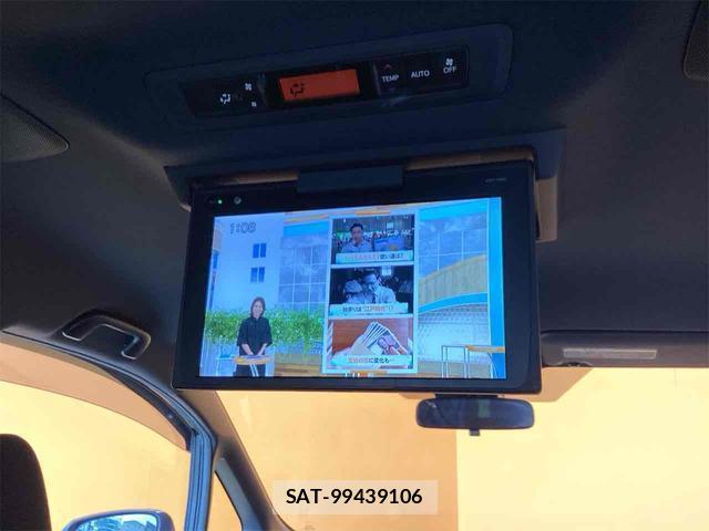 Toyota VOXY 2018-01 8285398-3