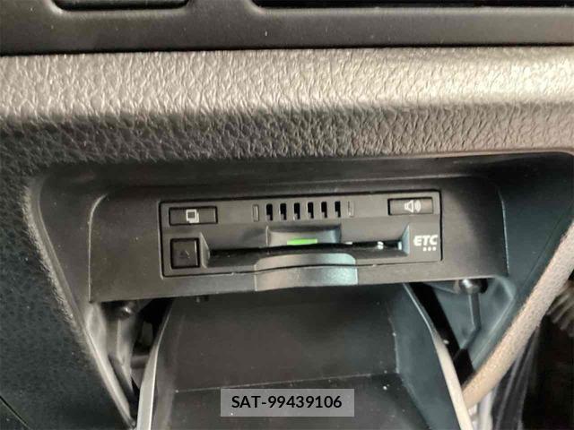 Toyota VOXY 2018-01 8285398-4