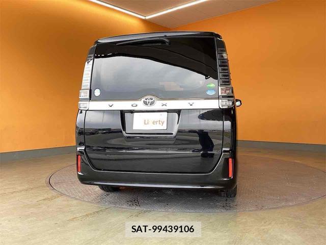 Toyota VOXY 2018-01 8285398-8
