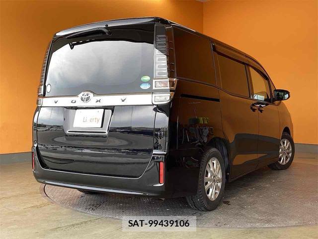 Toyota VOXY 2018-01 8285398-9