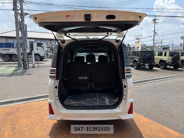 Toyota VOXY 2019-05 8285413-18