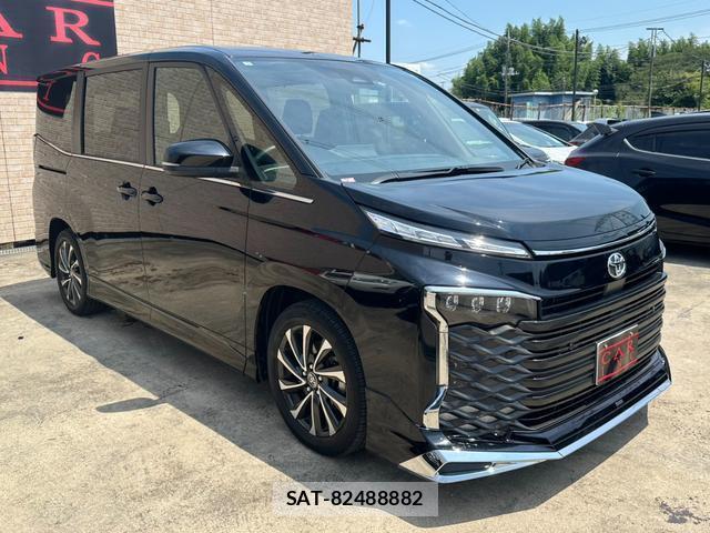 Toyota VOXY 2024-04 8285450-1