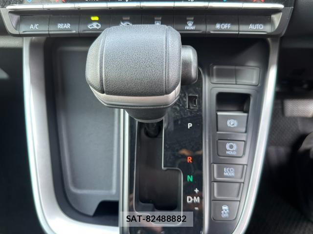 Toyota VOXY 2024-04 8285450-11