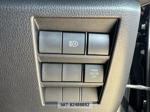 Toyota VOXY 2024-04 8285450-14