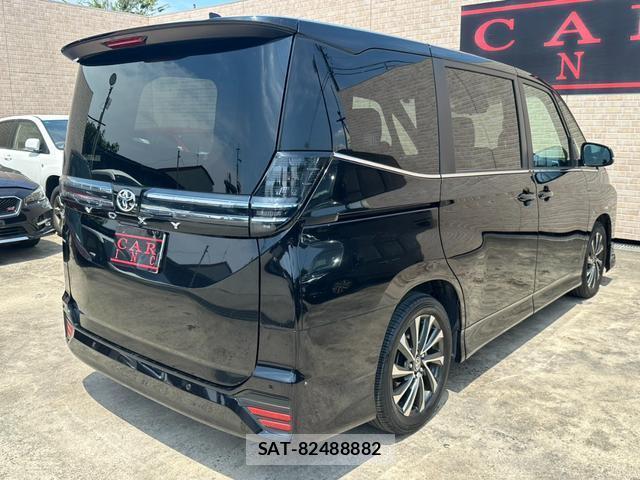 Toyota VOXY 2024-04 8285450-2
