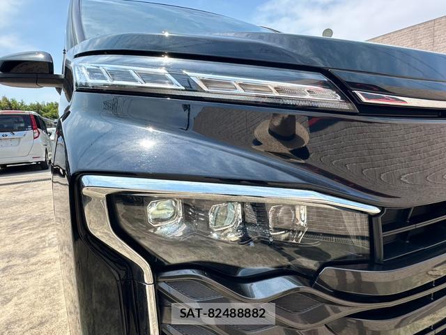 Toyota VOXY 2024-04 8285450-6