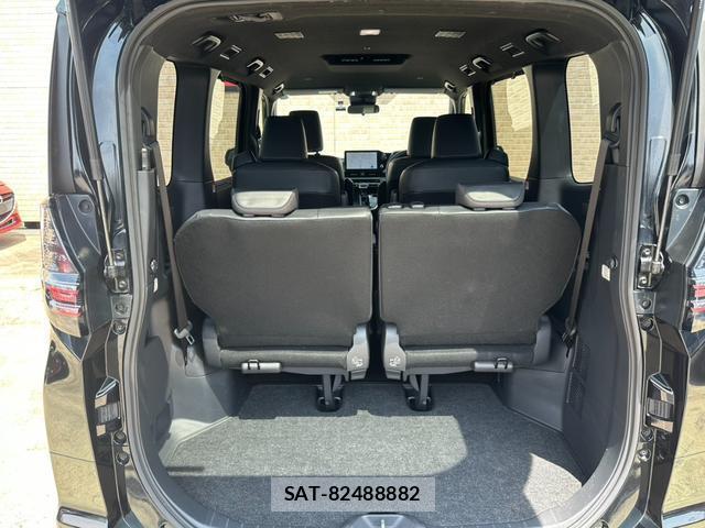 Toyota VOXY 2024-04 8285450-9