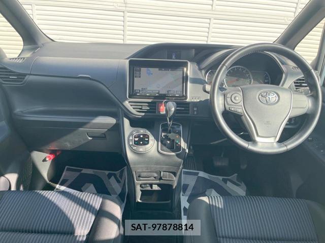 Toyota VOXY 2016-09 8285491-1