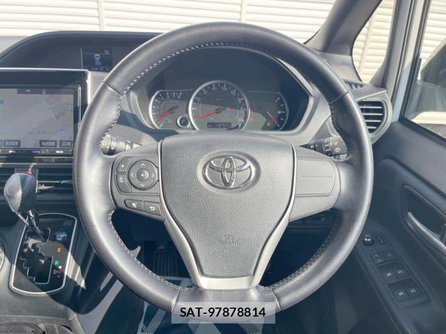 Toyota VOXY 2016-09 8285491-10