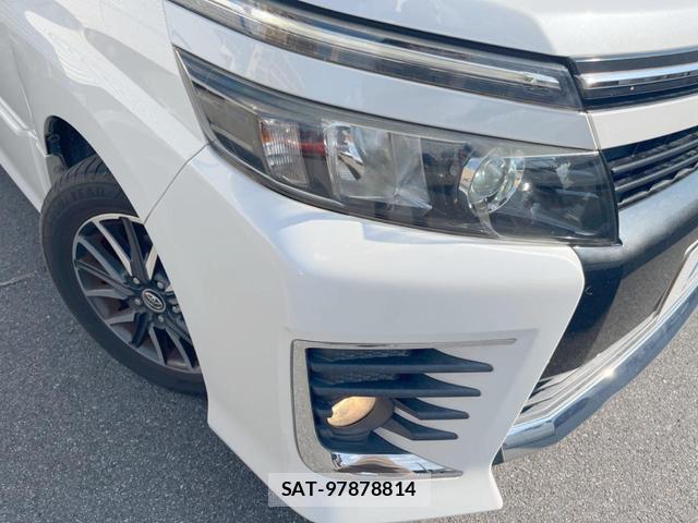 Toyota VOXY 2016-09 8285491-11