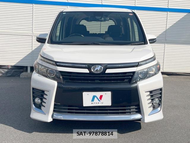 Toyota VOXY 2016-09 8285491-13