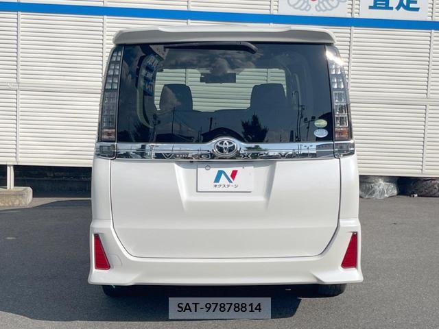 Toyota VOXY 2016-09 8285491-14