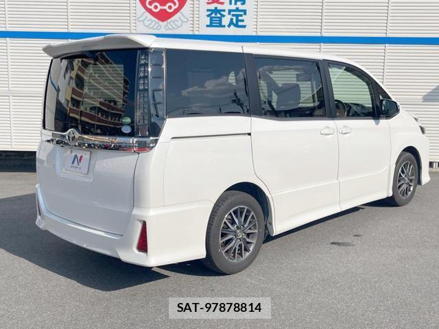 Toyota VOXY 2016-09 8285491-16