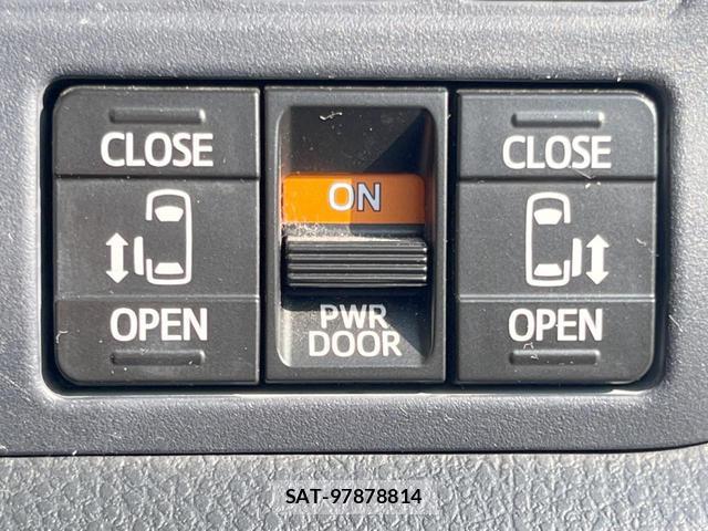 Toyota VOXY 2016-09 8285491-4
