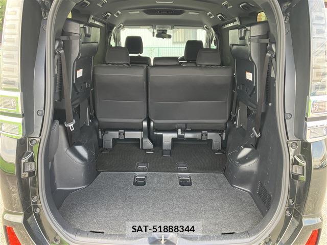 Toyota VOXY 2018-07 8285843-12