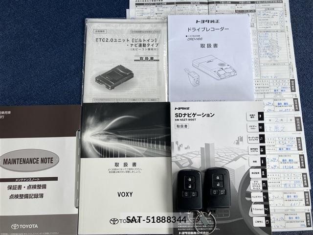 Toyota VOXY 2018-07 8285843-13