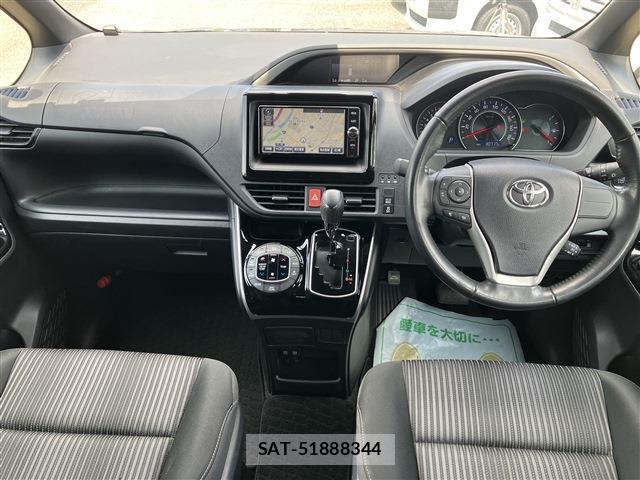 Toyota VOXY 2018-07 8285843-4