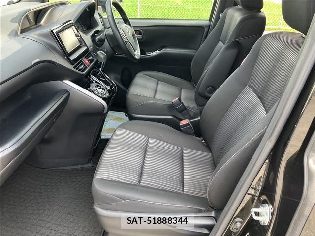 Toyota VOXY 2018-07 8285843-9