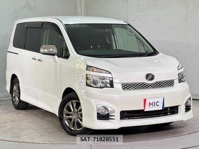 Toyota VOXY 2011-07 8285859-12