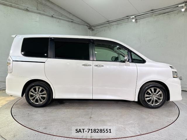 Toyota VOXY 2011-07 8285859-13
