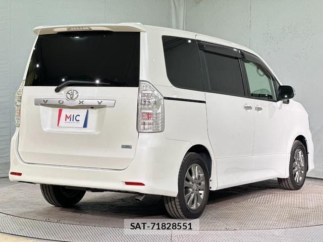 Toyota VOXY 2011-07 8285859-14