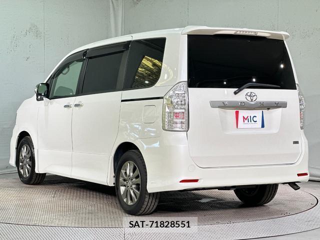 Toyota VOXY 2011-07 8285859-16
