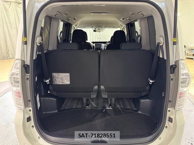 Toyota VOXY 2011-07 8285859-17