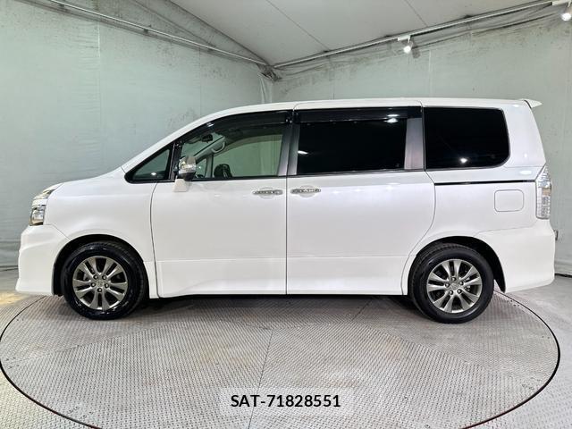 Toyota VOXY 2011-07 8285859-19