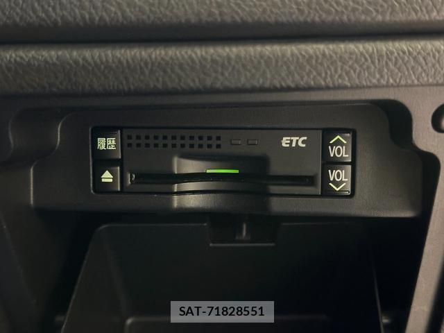 Toyota VOXY 2011-07 8285859-4