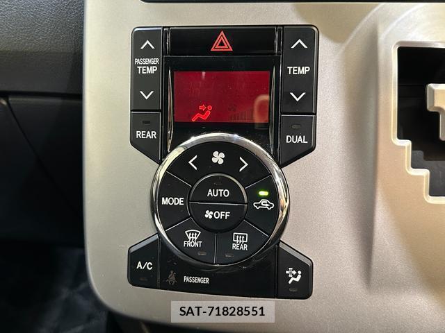 Toyota VOXY 2011-07 8285859-7