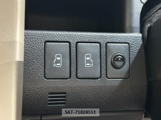 Toyota VOXY 2011-07 8285859-8