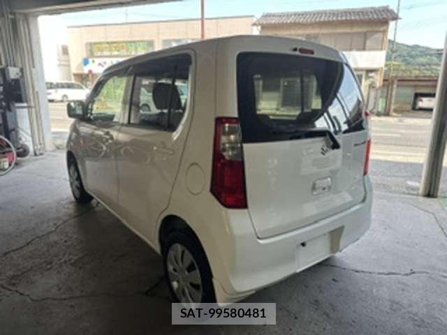 Suzuki WAGON R 2013-06 8277549-4