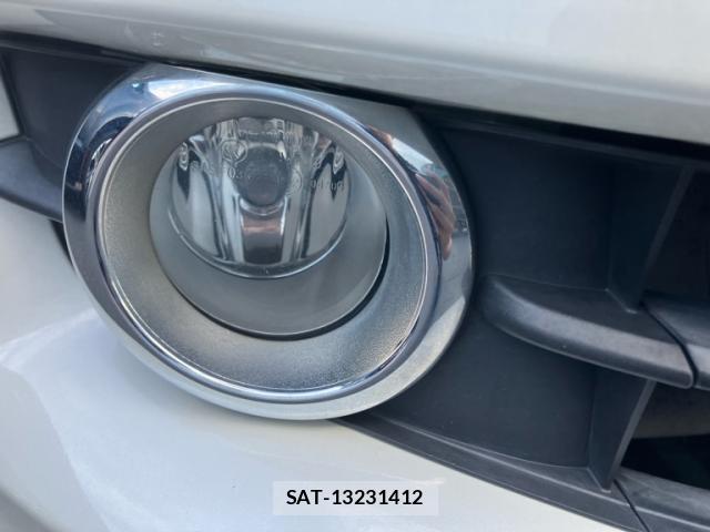 Toyota WISH 2010-02 8279844-3