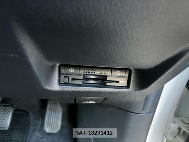 Toyota WISH 2010-02 8279844-9