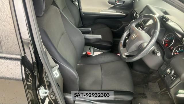 Toyota WISH 2011-05 8282497-5