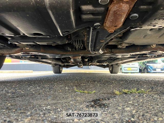 Toyota WISH 2013-06 8282552-9